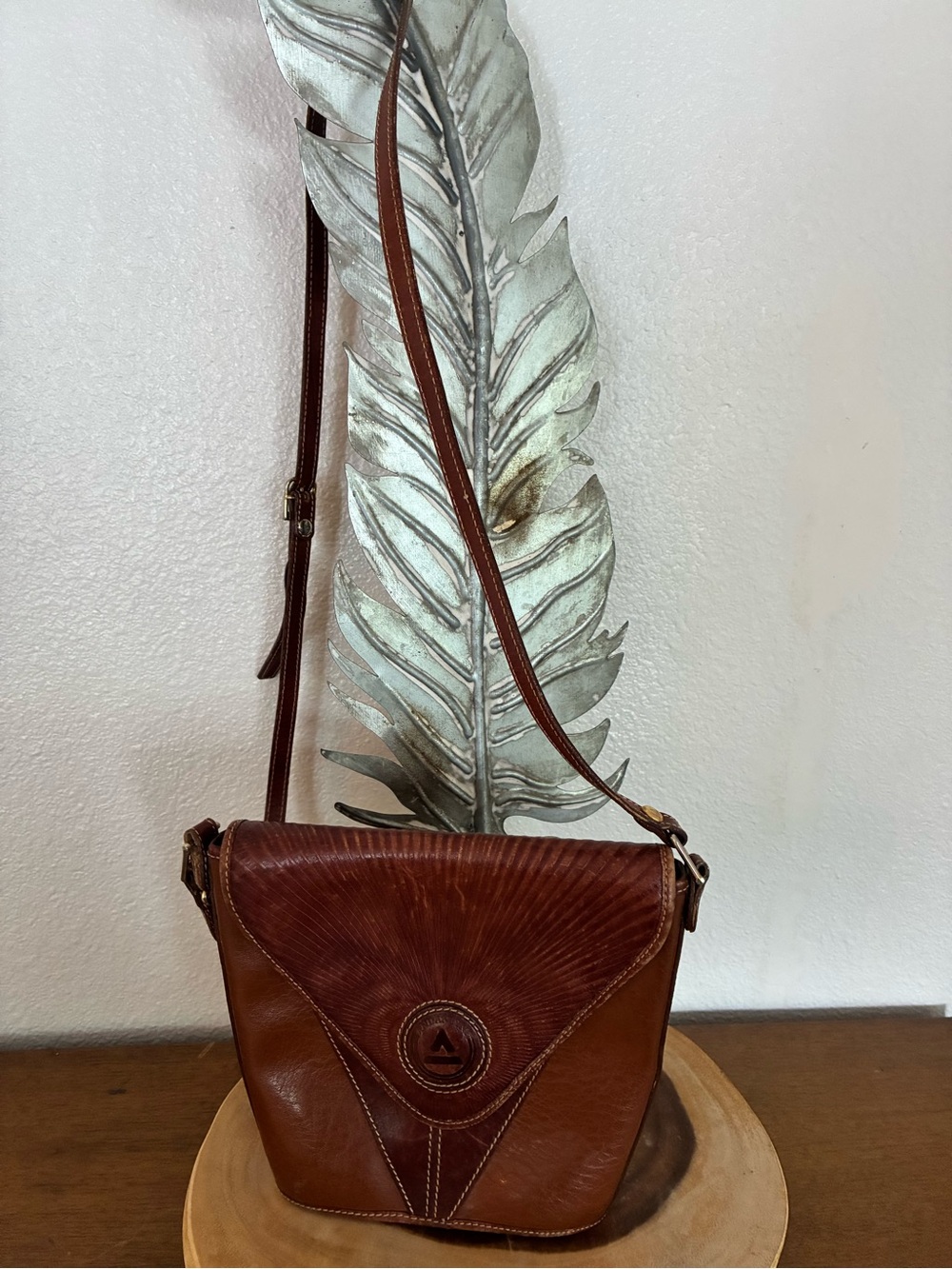 Vintage-Inspired Brown Leather Crossbody Bag with Sunburst Stitching